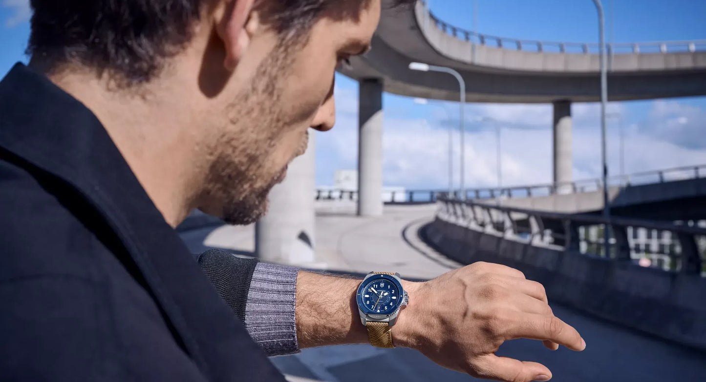 Journey 1884 Automatic - blue dial / brown wood & blue rubber straps